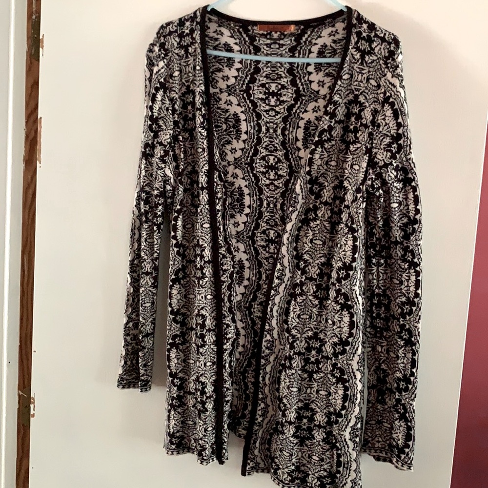 Cute black and cream sweater L
